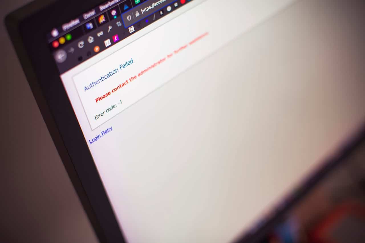 computer screen showing authentication failed error representing CRM system failure in small businesses